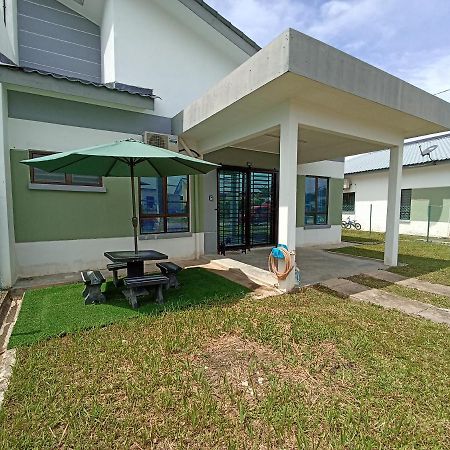 Aisya Homestay Bajet Karak Setia Exteriör bild