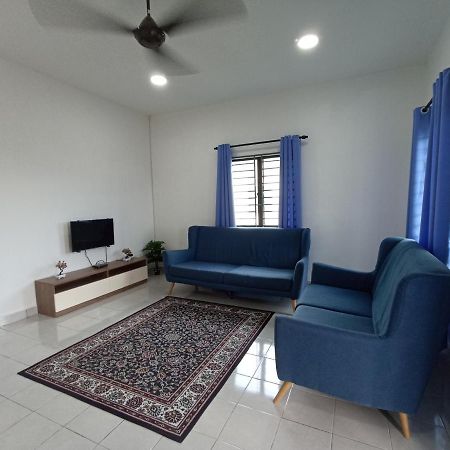 Aisya Homestay Bajet Karak Setia Exteriör bild