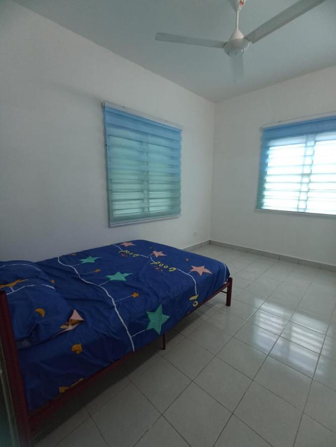 Aisya Homestay Bajet Karak Setia Exteriör bild