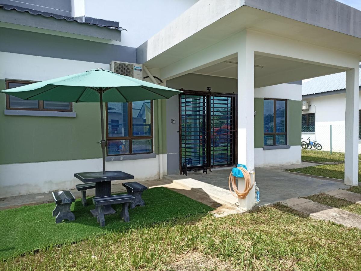 Aisya Homestay Bajet Karak Setia Exteriör bild