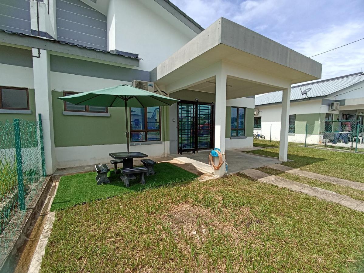 Aisya Homestay Bajet Karak Setia Exteriör bild