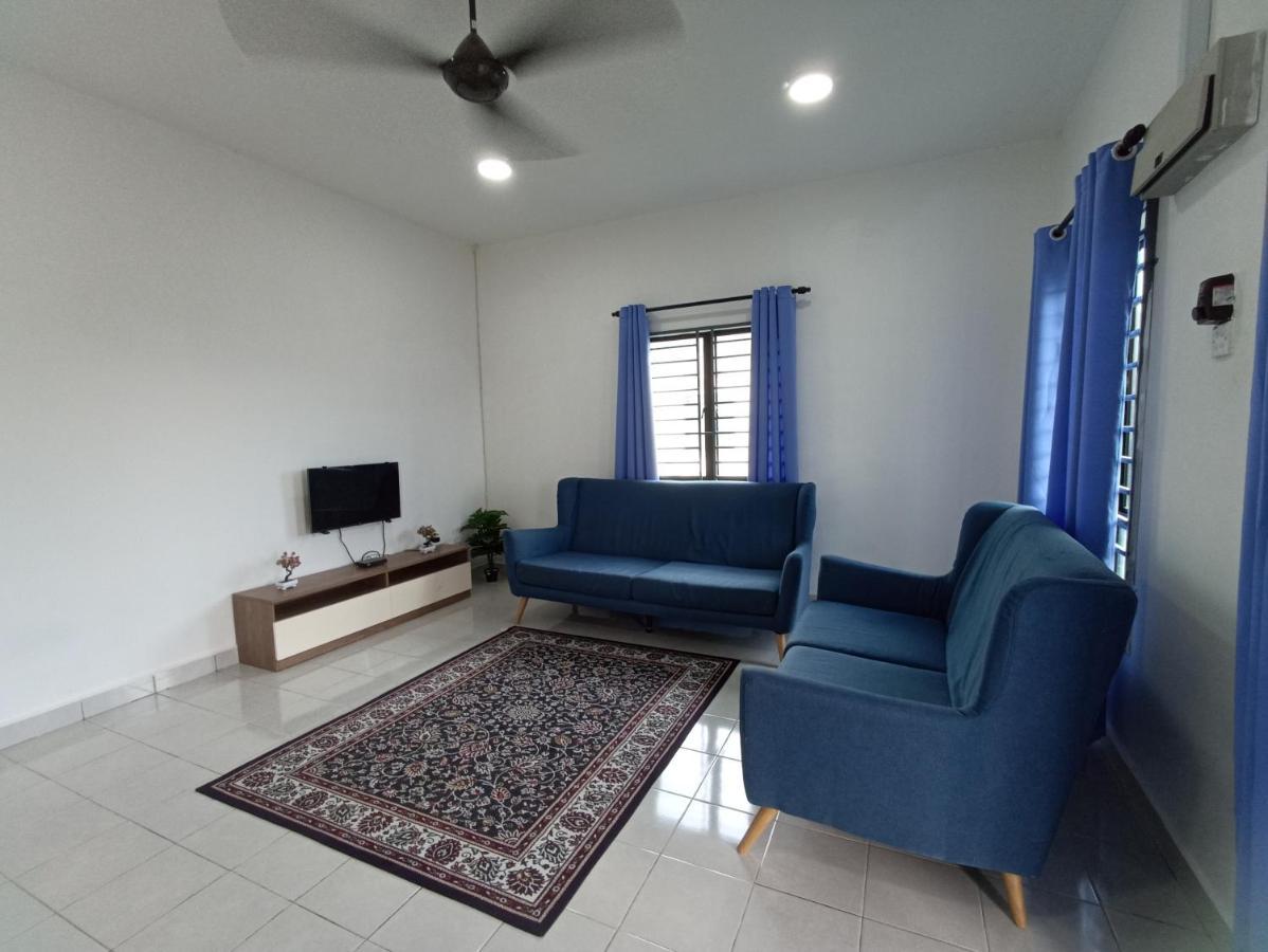 Aisya Homestay Bajet Karak Setia Exteriör bild